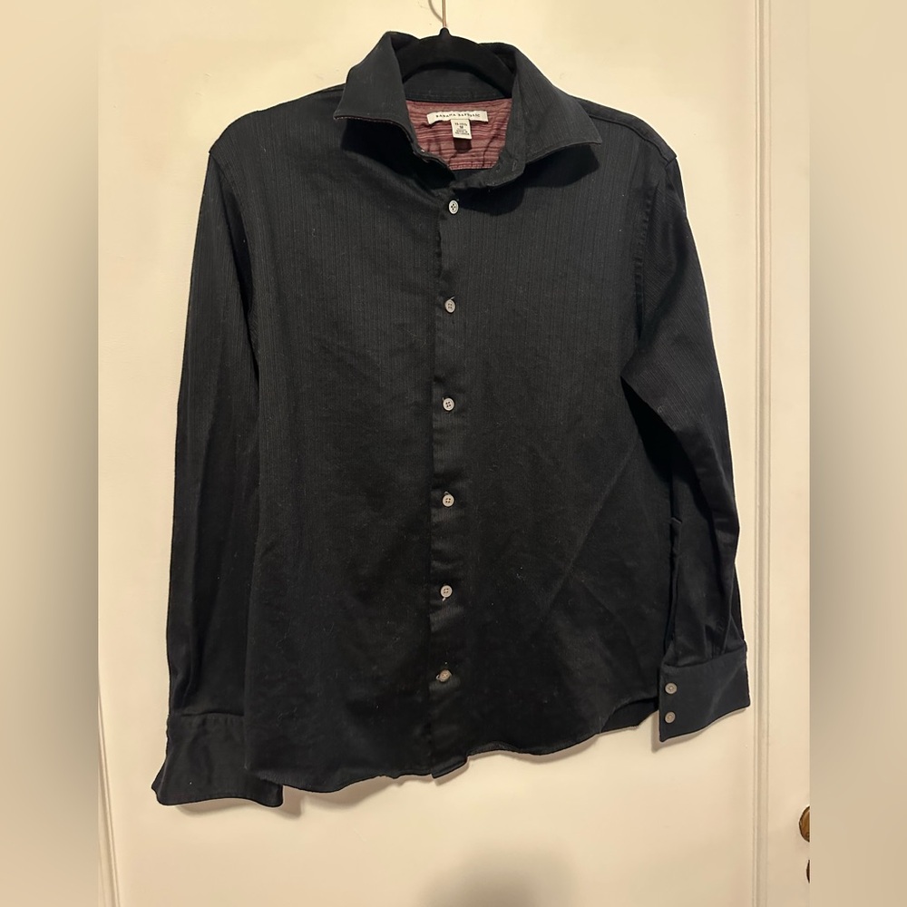 Banana Republic black cotton textured button-down w/ maroon stripe contrast - M